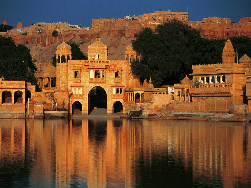 Gadi Sagar Temple / Jaisalmer / Rajasthan / India HD wallpaper