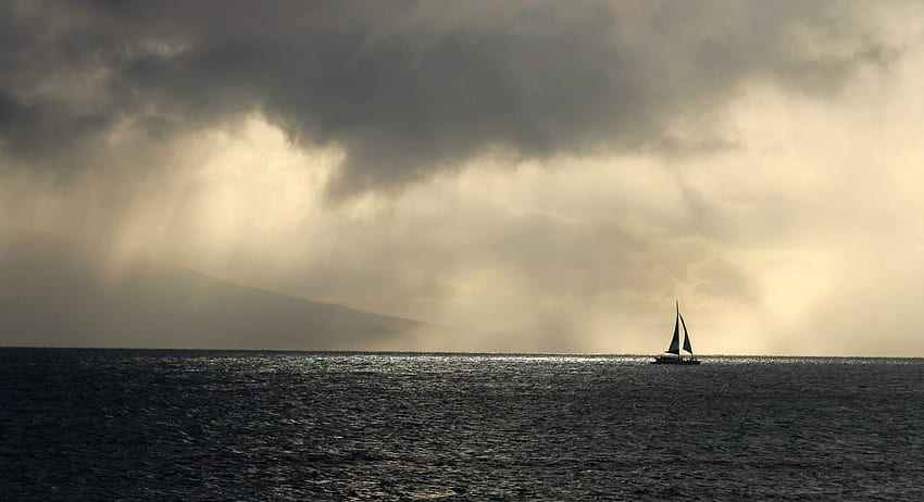 BADAI cuaca hujan langit awan alam laut lautan gelombang perahu layar kapal . Wallpaper HD