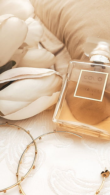 The Best Signature Scent for You, According to Your Zodiac Sign