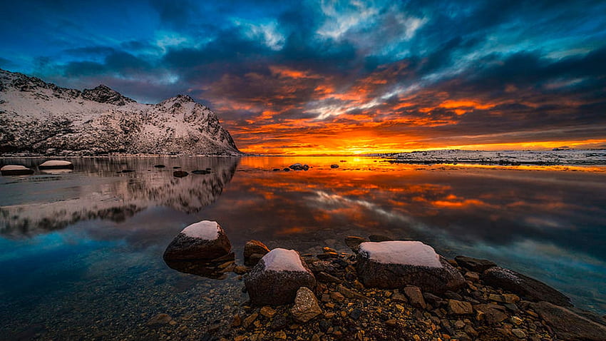 Sky On Fire - Lofoten, Norwegia, matahari terbenam, laut, Skandinavia, awan, warna, pulau, pegunungan Wallpaper HD