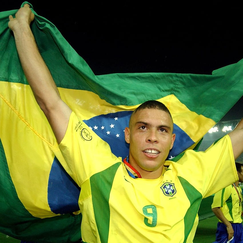 호나우두 나자리오: 브라질의 전설이 2002년 월드컵 이발에 대해 사과합니다. GiveMeSport, 호날두 루이스 나자리오 데 리마 HD 전화 배경 화면