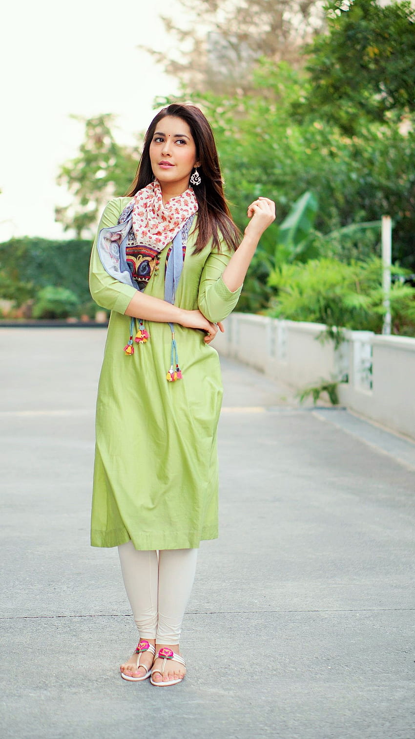Rashi Khanna, attrice telugu, carina Sfondo del telefono HD