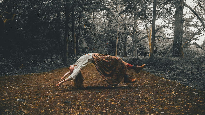 Women Levitate In Forest Haunted View, Halloween Forest HD wallpaper
