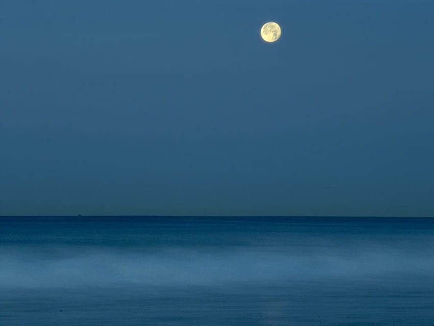 Full moon & calm ocean, blue, moon, ocean HD wallpaper