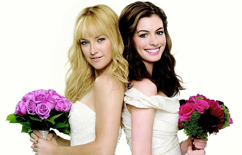 Bride Wars (2009), букет, блондинка, актриса, рокля, Ан Хатауей, роза, цвете, филм, бяло, брюнетка, усмивка, момиче, войни на булки, жена, розово, Кейт Хъдсън, зелено, червено HD тапет
