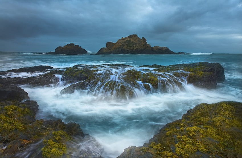 Bewölkter Tag an der Küste, Big Sur, Wolken, Felsen, Meer, Kalifornien HD-Hintergrundbild