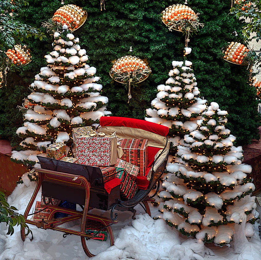 Santas Sleigh, christmas presents, sleigh, snow, beautiful, lightining, three christmas trees HD wallpaper