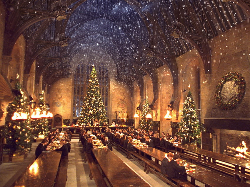 Have a Candlelit Christmas Dinner at Harry Potter's Hogwarts - CondÃ© Nast Traveler HD wallpaper