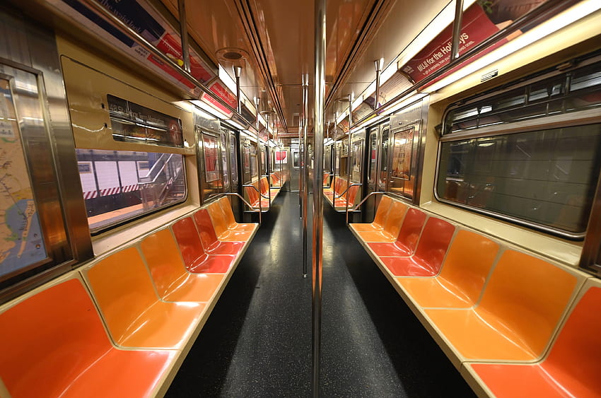 コロナウイルス中のニューヨーク市の空のタイムズスクエアから人けのない地下鉄まで。 コンデナスト トラベラー、NYC サブウェイ 高画質の壁紙