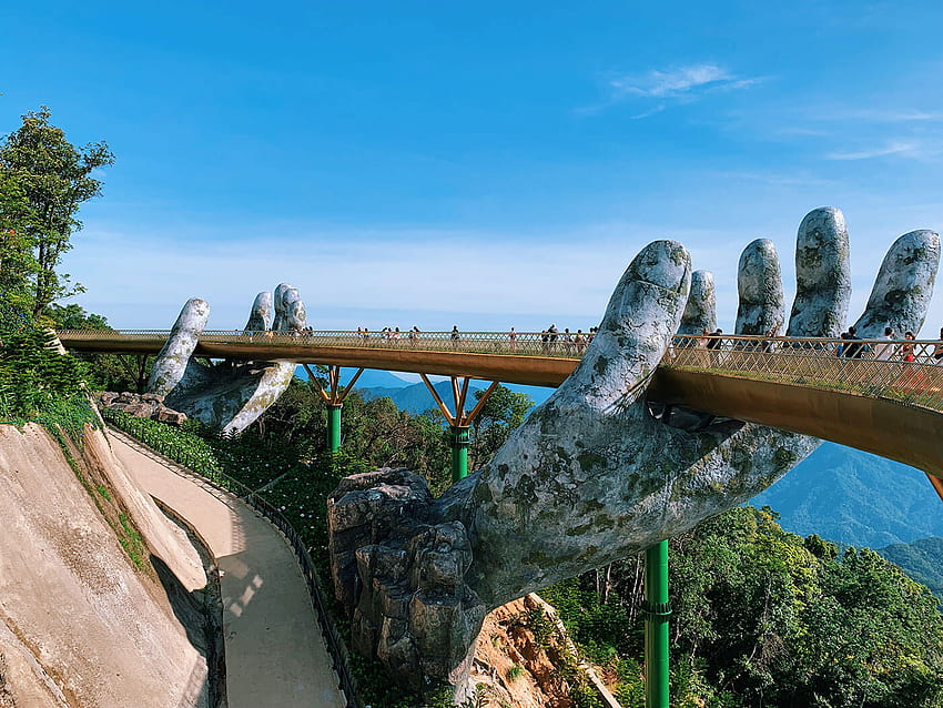 Visiting Vietnam's Golden Giant Hand Bridge in Ba Na Hills - Girl Eat World, Vietnam Buddha HD wallpaper