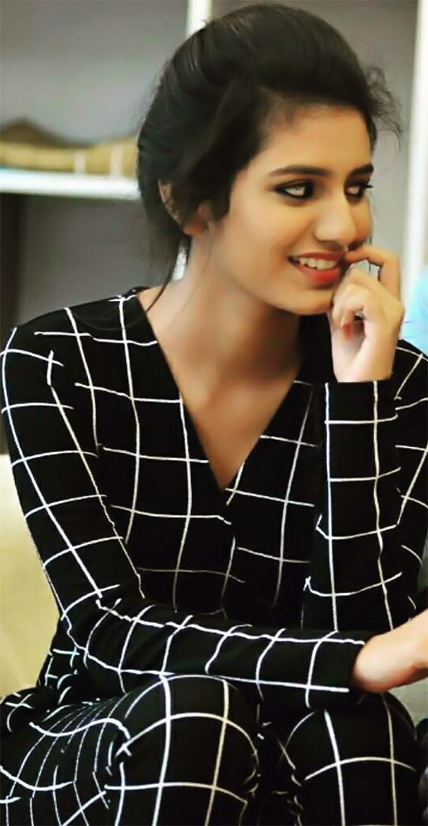 Priya Prakash Varrier's Latest Will Make You Forget Her Wink And Focus On Her Smile Instead (PICS) HD phone wallpaper