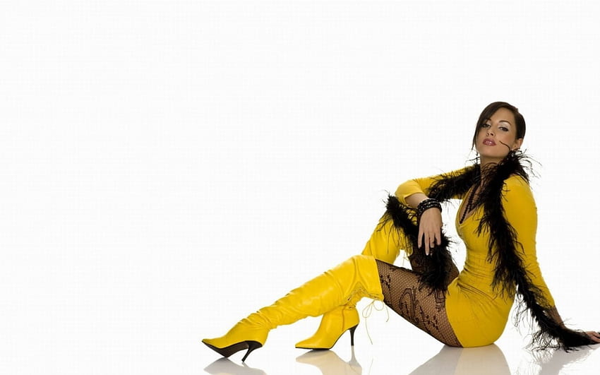 Lady in Yellow, heels, lady, cantik, kuning Wallpaper HD