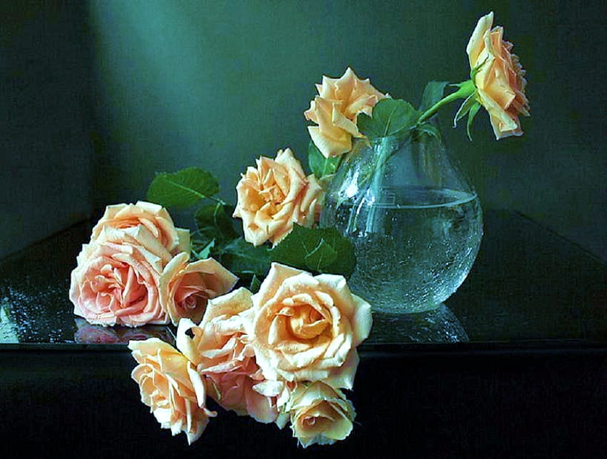 Mawar berwarna biru, pastel, merah muda, putih, kaskade, mawar, persik, kuning, vas biru Wallpaper HD