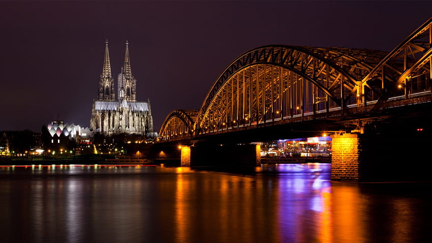 Cologne Cathedral & Hohenzollern Bridge, night, river, classic, city, beautiful, cologne, cathedral, old, reflection, time, pretty, bridge, hohenzollern, water HD wallpaper