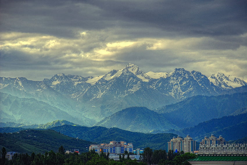 Almaty, Kasachstan // Wo meine Familie und ich vier Jahre gelebt haben, hatten die Jahre in dieser Stadt und diesem Land einen großen Einfluss auf mein Leben //. Reise, Almaty, Reise HD-Hintergrundbild