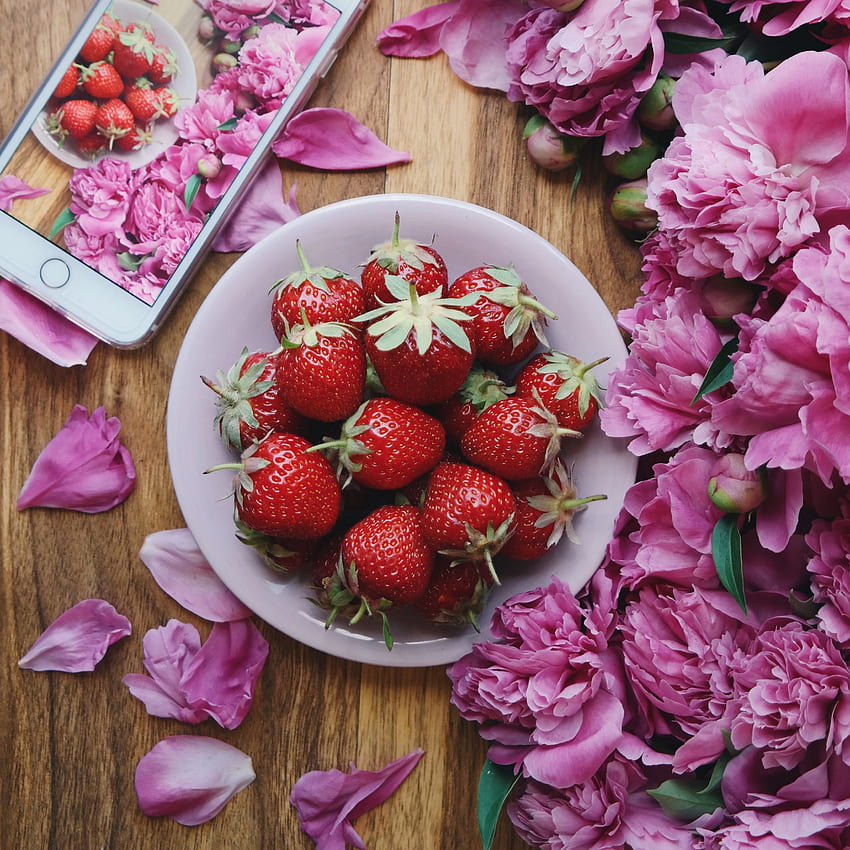 strawberries, peonies, flowers, phone ipad air, ipad air 2, ipad 3, ipad 4, ipad mini 2, ipad mini 3, ipad mini 4, ipad pro 9.7 for parallax background, Strawberries and Flowers HD phone wallpaper