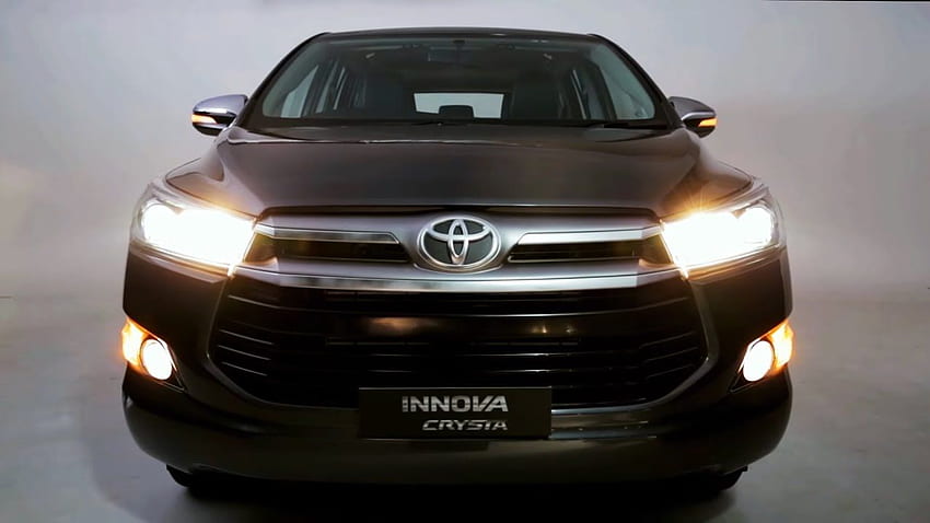 Toyota Innova Crysta: Features AV HD wallpaper