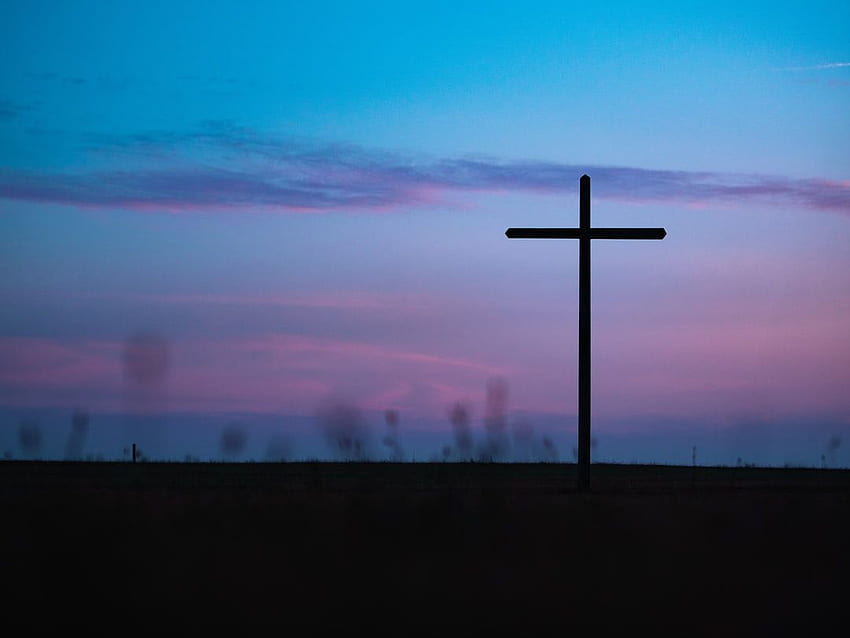 salib berdiri di bawah langit ungu dan biru – Salib Wallpaper HD