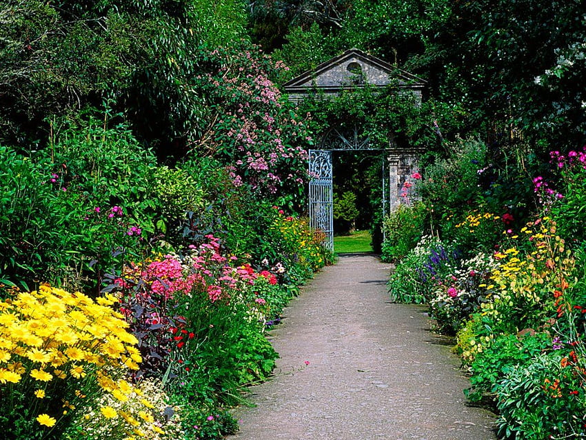 Ummauerter Garten, Garnish Island, West Cork, Irland. West Cork, Irisch, Gartenmauer, County Cork, Irland HD-Hintergrundbild