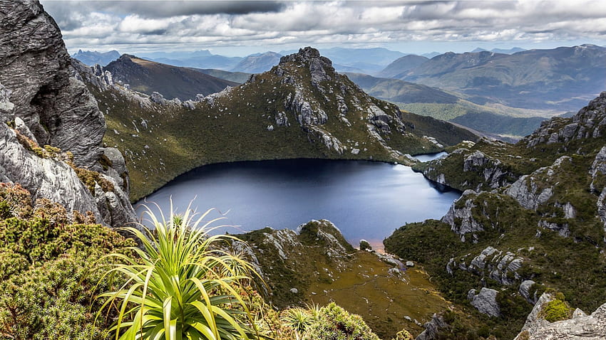 jezioro oberon w górach arthurs na tasmanii, krzewy, chmury, góry, skały, jezioro Tapeta HD