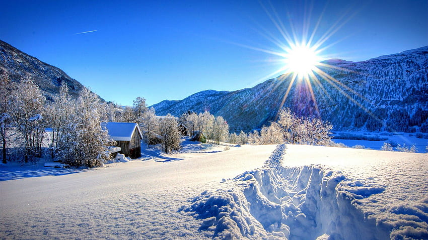 Winter Mountains: Chinh phục những ngọn núi tuyết trắng là một trải nghiệm đáng nhớ trong đời. Hình ảnh về các ngọn núi đông đầy tuyết sẽ thổi một làn gió lạnh vào mùa hè oi bức của bạn và khiến bạn mơ ước chinh phục những đỉnh núi cao nhất thế giới.