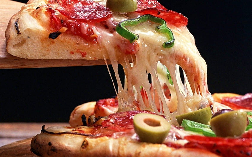Pastel de pizza de comida italiana y fondo de pantalla