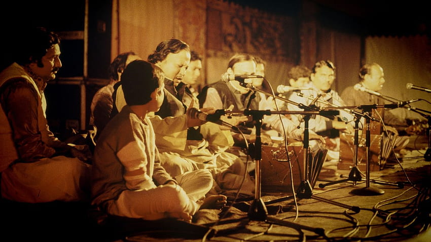 В центъра на вниманието на новия албум: Nusrat Fateh Ali Khan на живо в WOMAD 1985 HD тапет