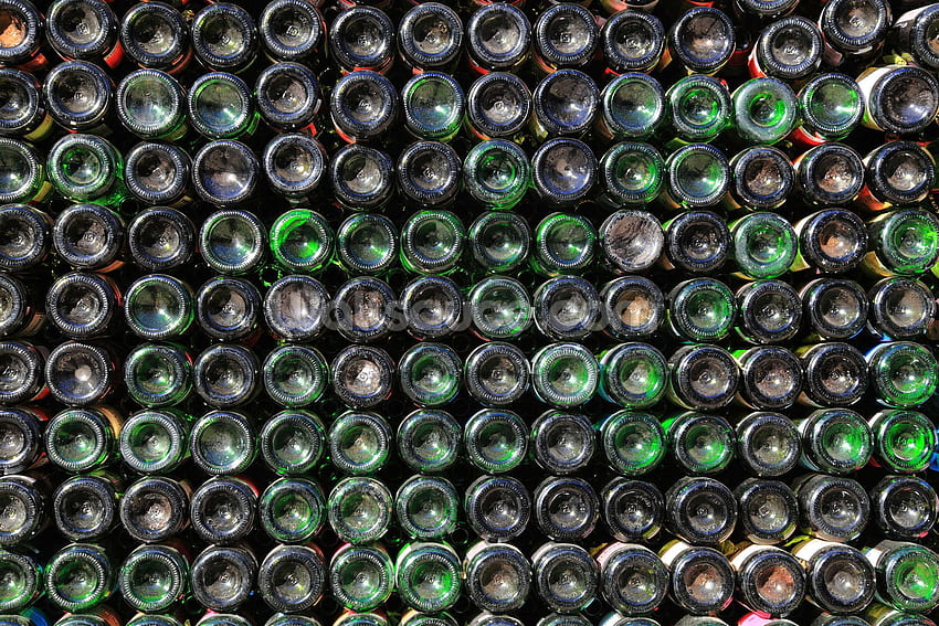 Alte Weinflaschen, Weinkeller HD-Hintergrundbild