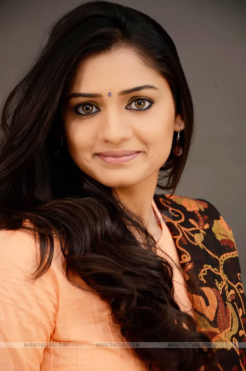 Marathi Actress, Hruta Durgule HD phone wallpaper