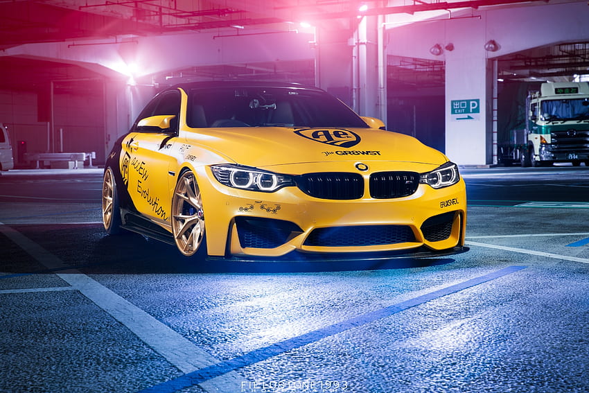 BMW M4、自動車デザイン、黄色 高画質の壁紙