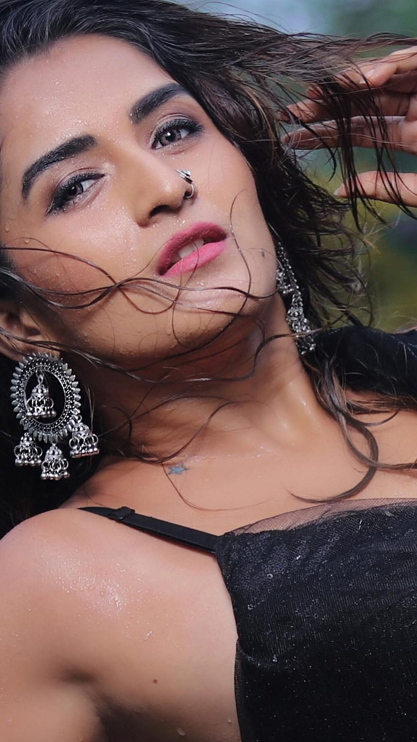 Trishaa kamlakar, modelo, lluvia fondo de pantalla del teléfono