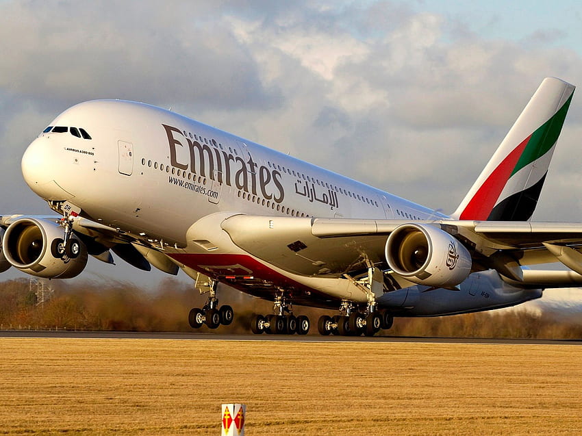 Emirates Airbus A380 800 Sunset Kalkış Uçağı HD duvar kağıdı