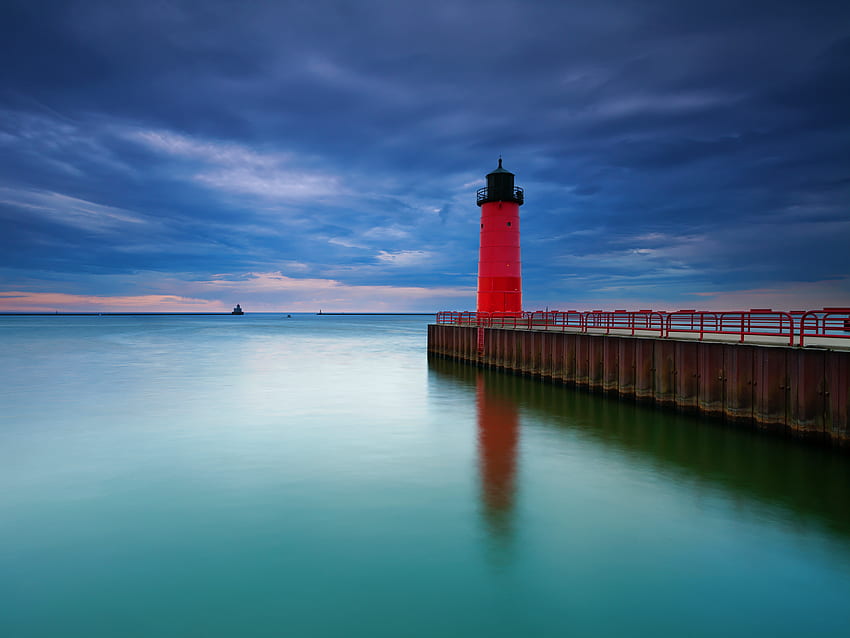 Red Lighthouse Storm Clouds – The Real Nanny State is Run By The Greedy For The Benefit of Unpatriotic Plutocrats – The Long Goodbye HD wallpaper