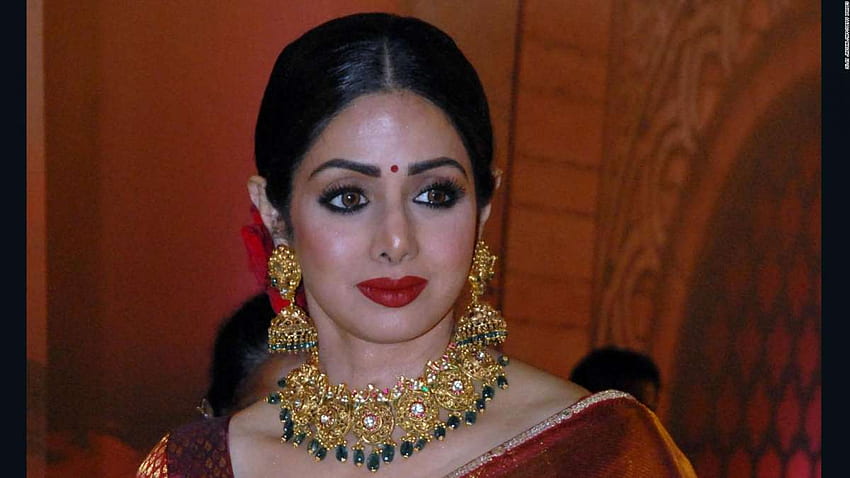 Shiddat: Ta doświadczona aktorka zastąpi Sridevi w filmie Karana Johara. Bollywood News - telewizja indyjska Tapeta HD