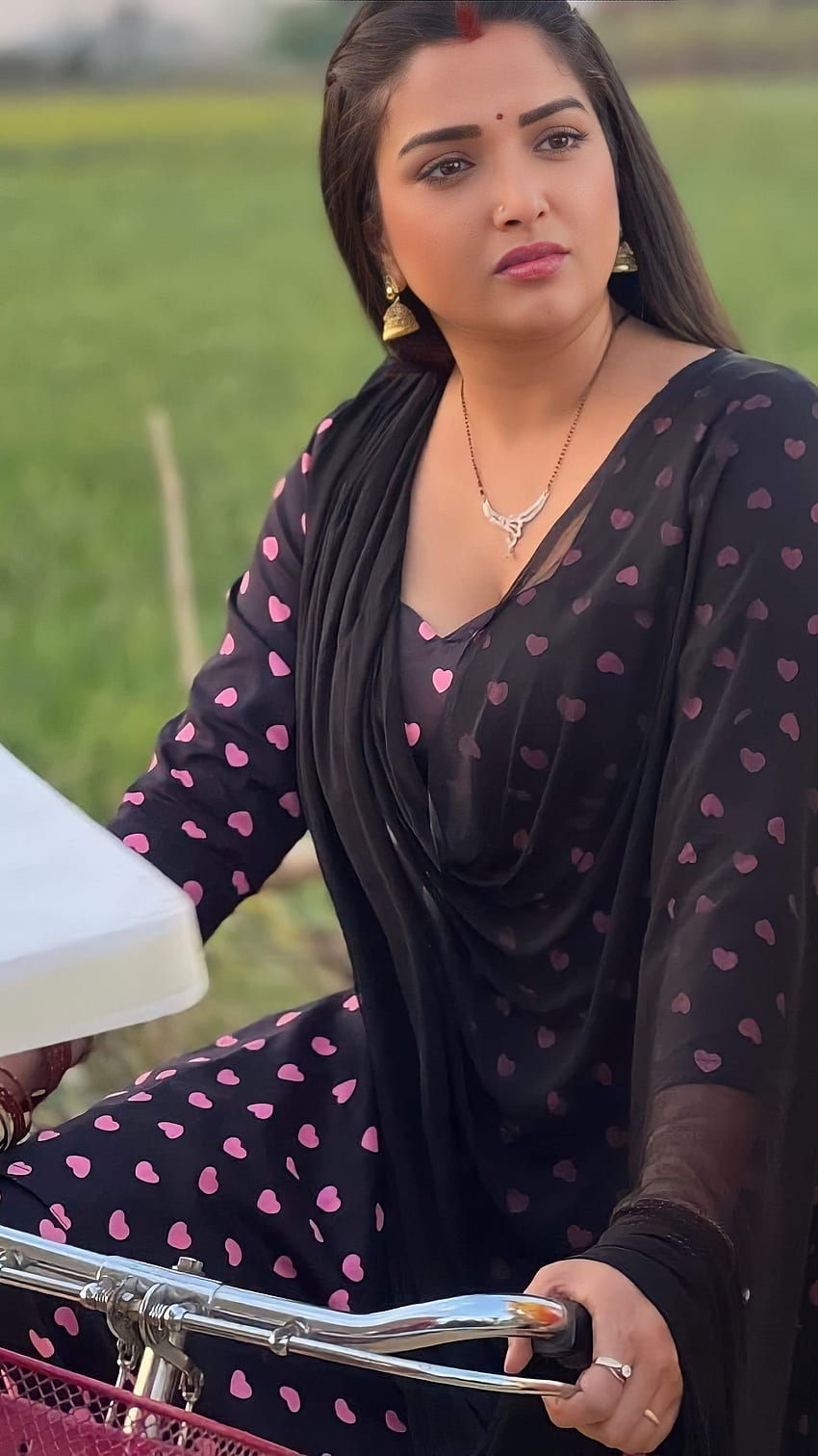 Amrapalli Dubey, aktris bhojpuri, bersepeda wallpaper ponsel HD