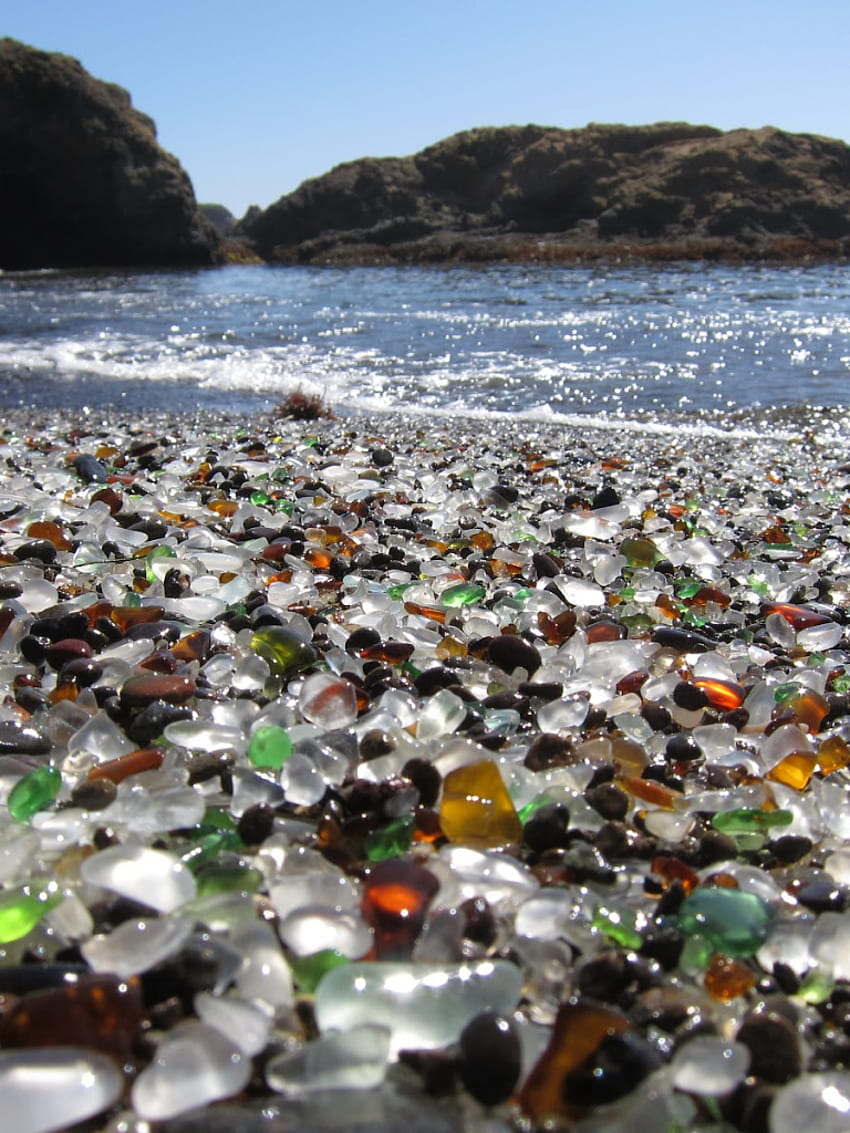 Glass Beach Uma praia com pedrinhas de vidro [] para seu , Celular e Tablet. Conheça o Beach Glass. Vidro do mar, Borda do vidro do mar Papel de parede de celular HD