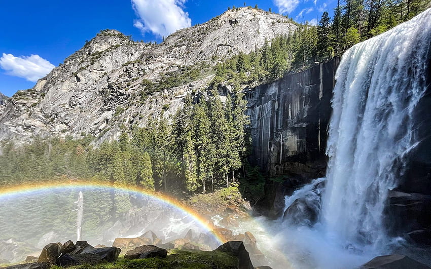 Yosemite, CA Vernal Falls, bulutlar, ağaçlar, gökyüzü, kayalar, dağlar, ABD HD duvar kağıdı