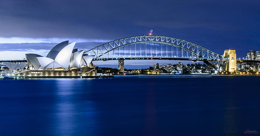 Sydey Opera House w pobliżu kraju mostu Harbour, Sydney Tapeta HD