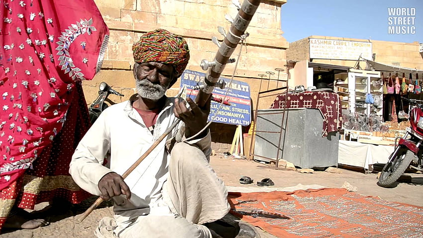 Indian Ravanhatta Street Musician in Jaisalmer Rajasthan, India HD wallpaper