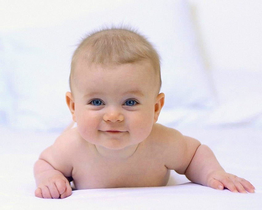 bayi yang tersenyum dengan mata biru Bayi Cantik Wallpaper HD