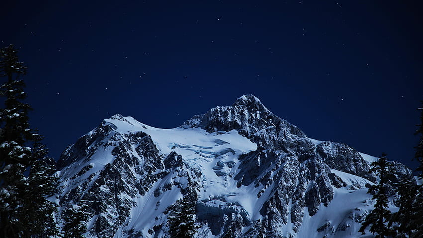 Montagnes enneigées pendant la nuit, arrière-plan et nuit de montagne enneigée Fond d'écran HD
