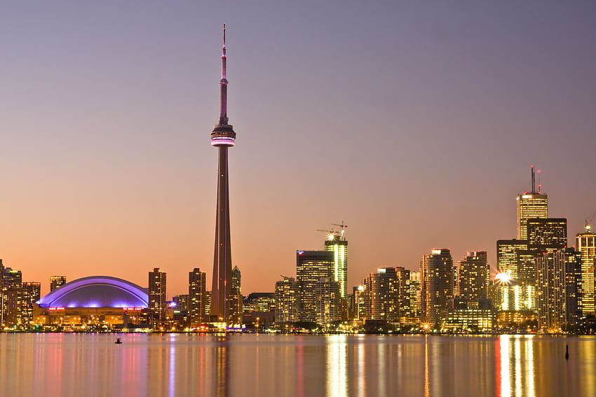 Panoramic reflection graphy of CN Tower, Toronto HD wallpaper