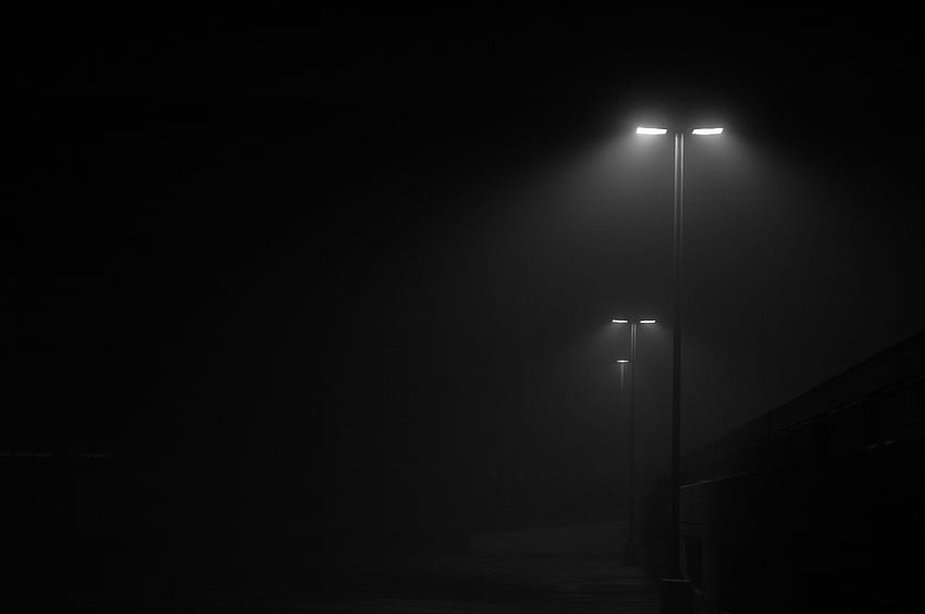 夜、霧、街灯 高画質の壁紙