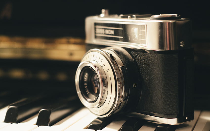 old camera, canon, retro style, piano, camera, retro background, concepts for with resolution . High Quality HD wallpaper