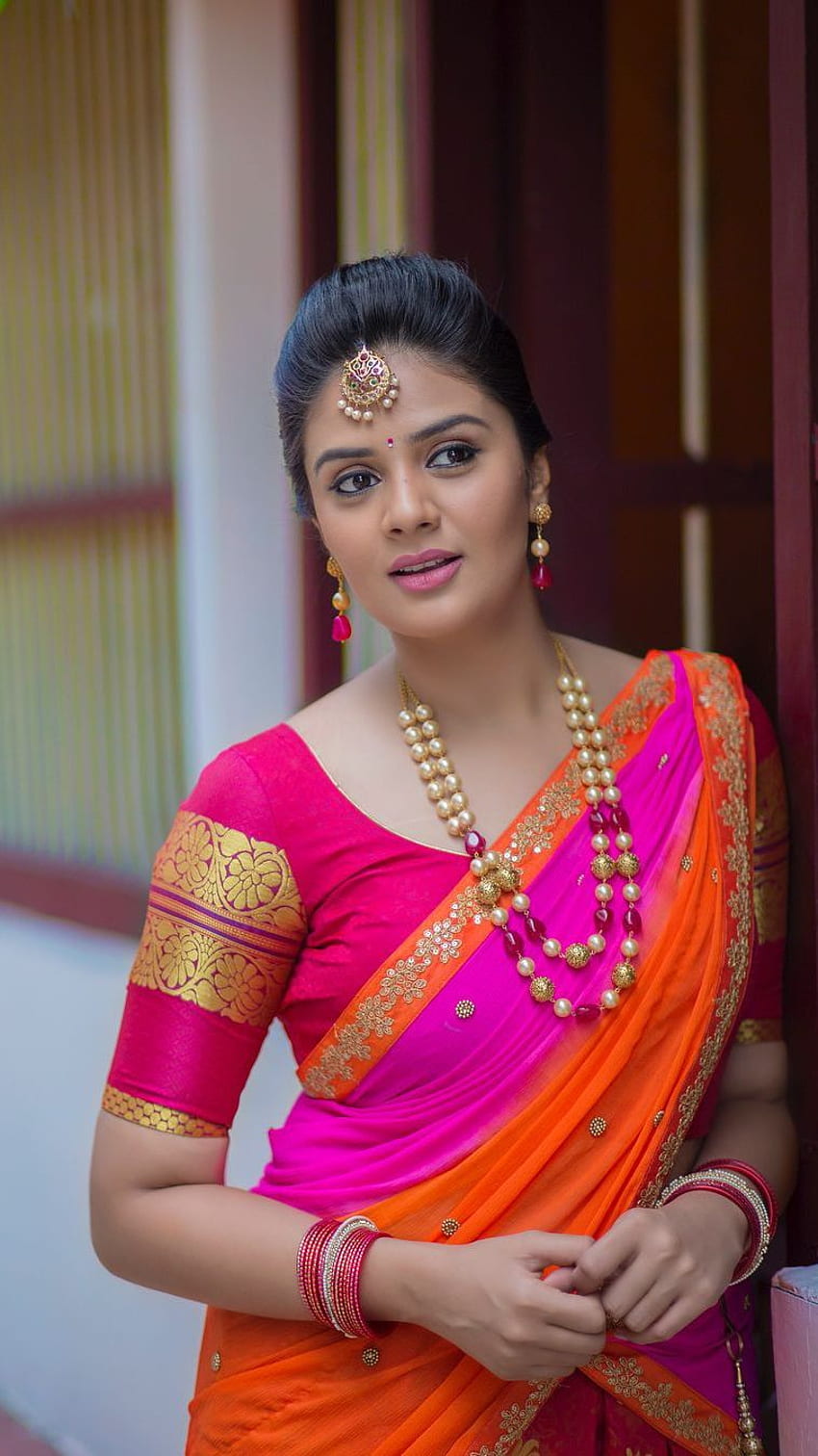 Sreemukhi, telugu actress, saree beauty HD phone wallpaper