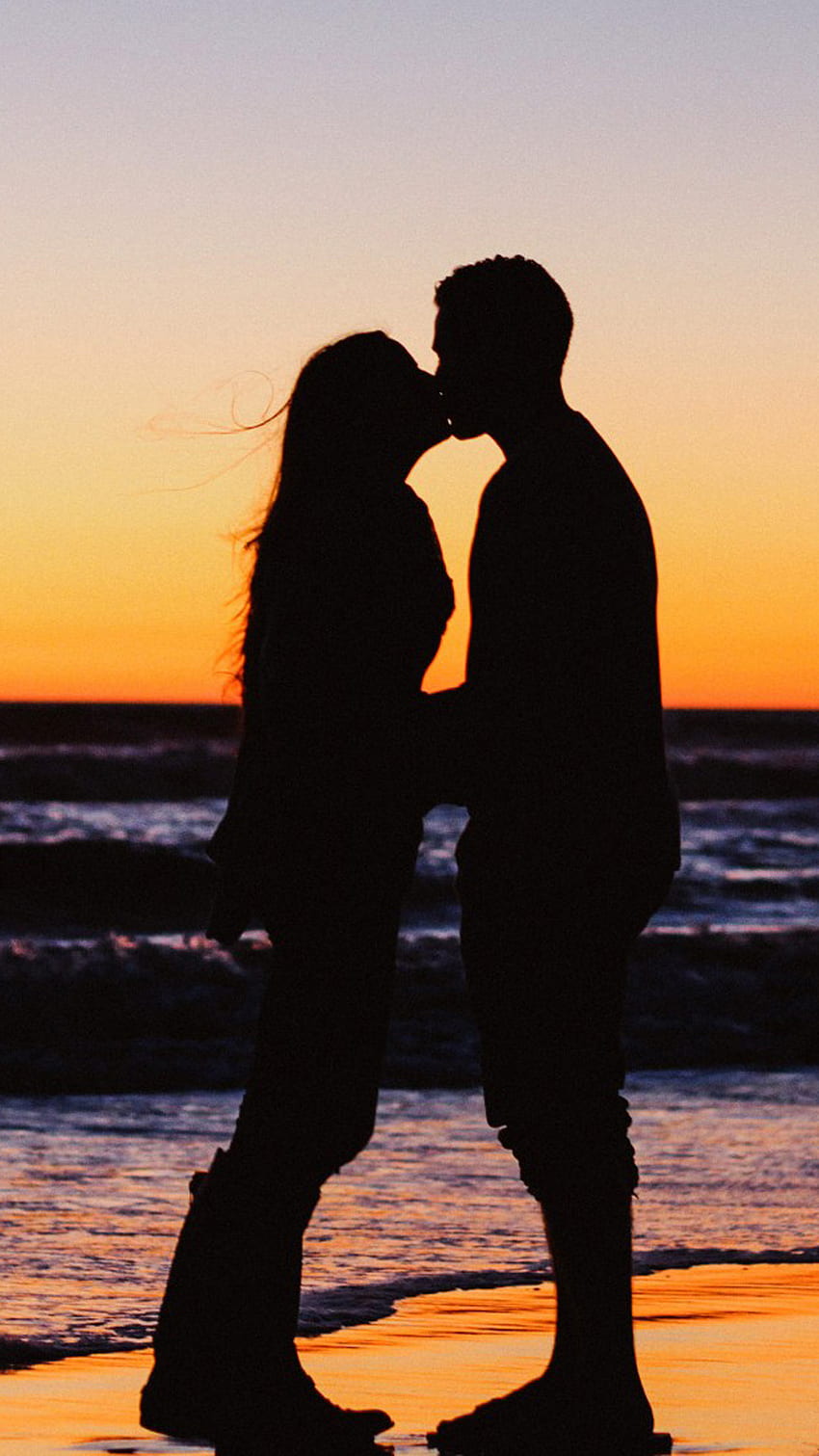 Couple Lovers Kissing Beach Sunset Ultra Mobile, Beach Love Couples HD  phone wallpaper | Pxfuel