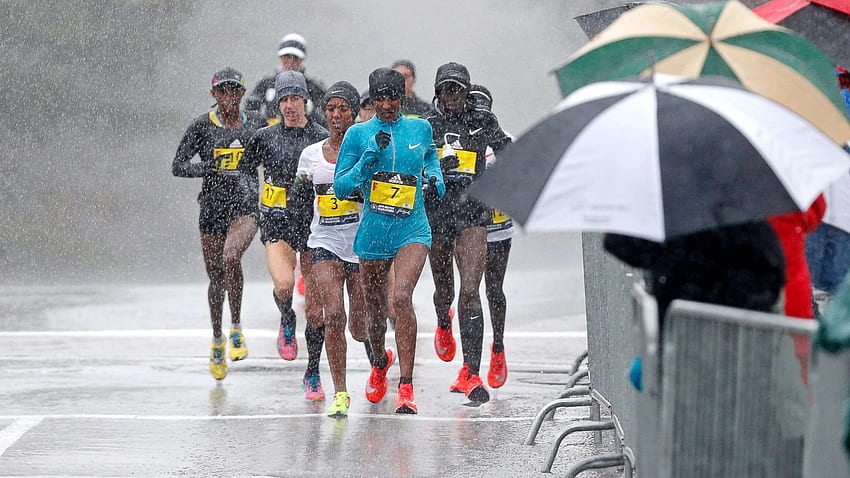 Biegacze Boston Marathon stawiają czoła brutalnemu mrozowi, wiatrowi i deszczowi, Cool Marathon Tapeta HD