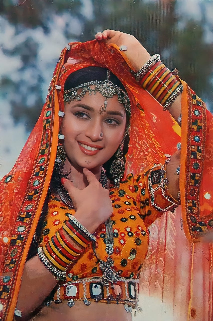 Madhuri Dixit, pomarańcza, sari Tapeta na telefon HD