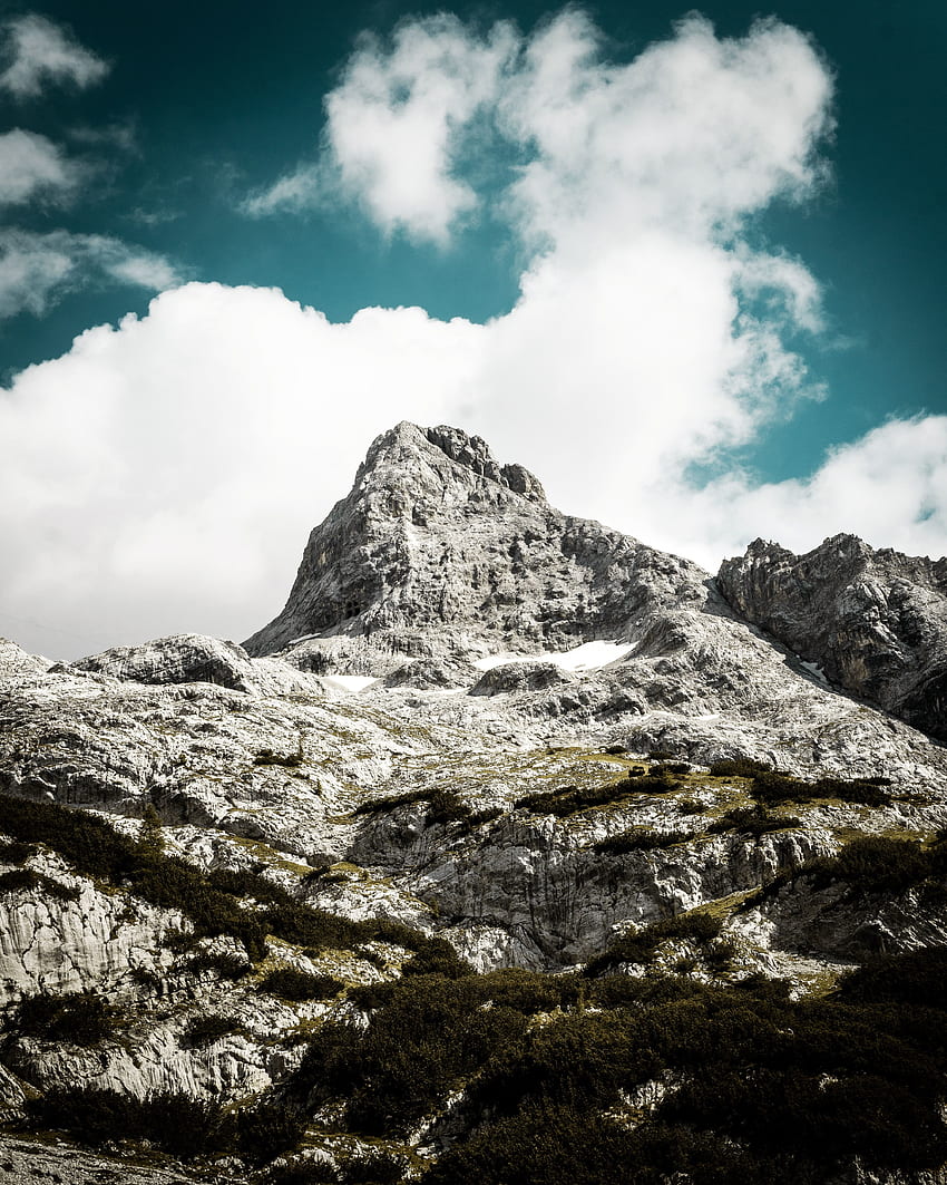 岩の崖、山、雲 HD電話の壁紙
